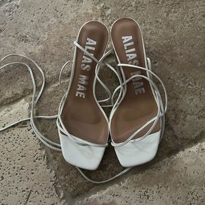 WHITE LACE BABY HEEL